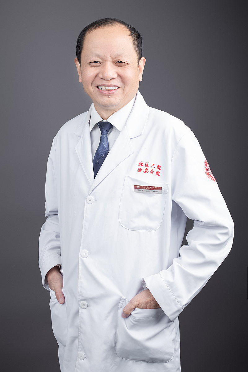 呼延?xùn)| 中醫(yī)內(nèi)科主任醫(yī)師  延安市名中醫(yī)
