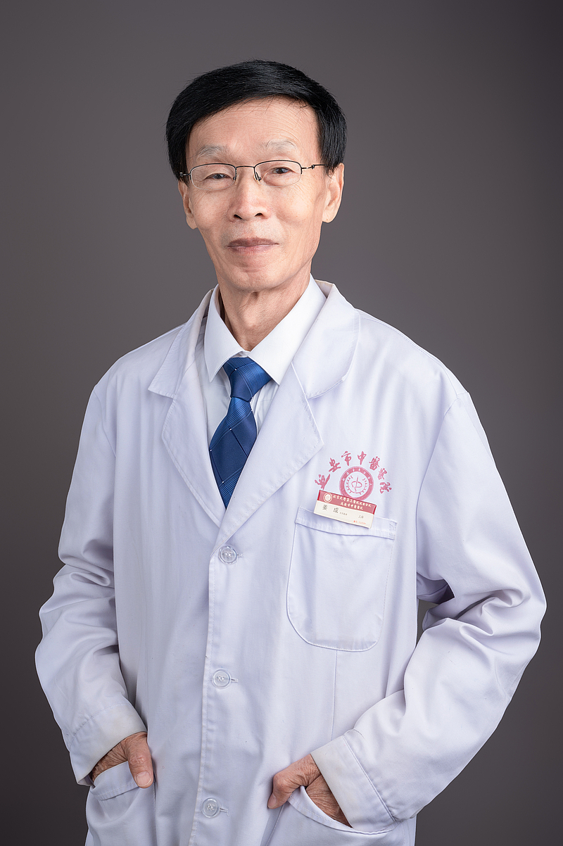 姜  成 延安市首屆名老中醫(yī),、中醫(yī)兒科主任醫(yī)師