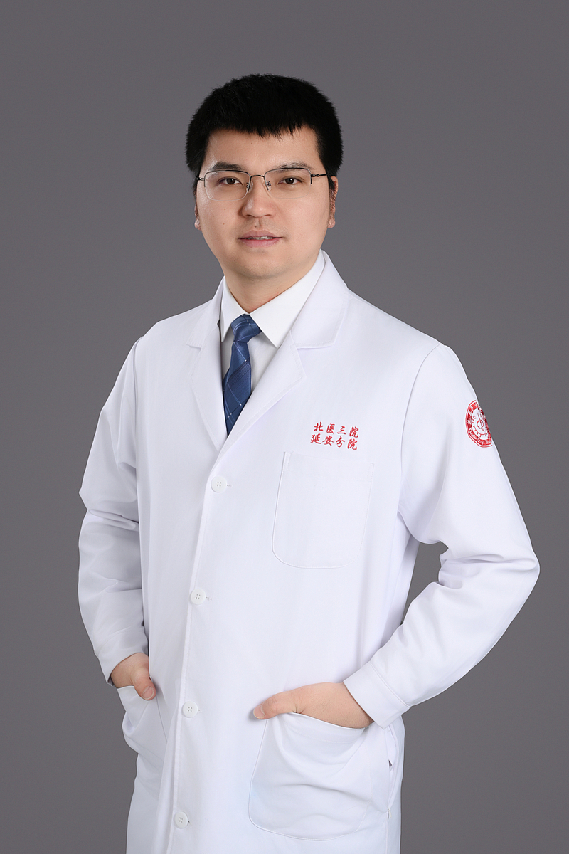 盧 軍 醫(yī)學(xué)博士? 副主任醫(yī)師 普外科學(xué)術(shù)主任
